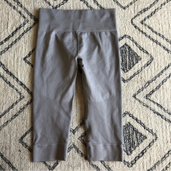 Lululemon seamlessly street crop - Picture 5 of 7